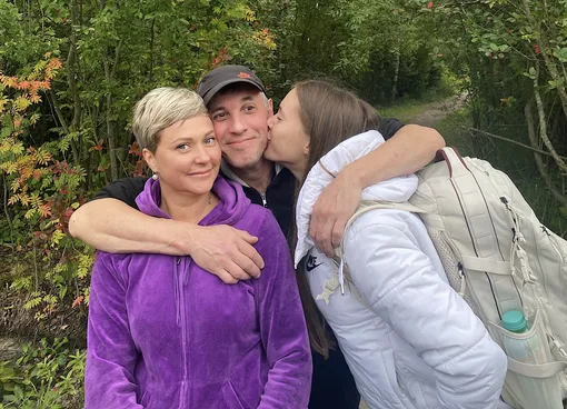 Полина Кнороз с родителями Анной и Алексеем Кнороз Полина Кнороз с родителями Анной и Алексеем Кнороз