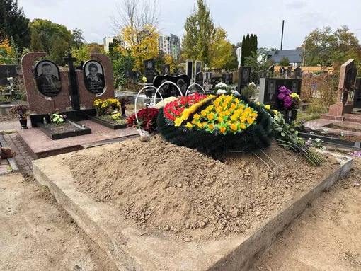 Могила Анатолия Кашпировского Могила Анатолия Кашпировского