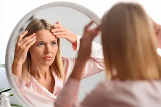 Если кажется, что молодость уходит: когда бить тревогу и с чего начать, рассказывает врач-косметолог и трихолог