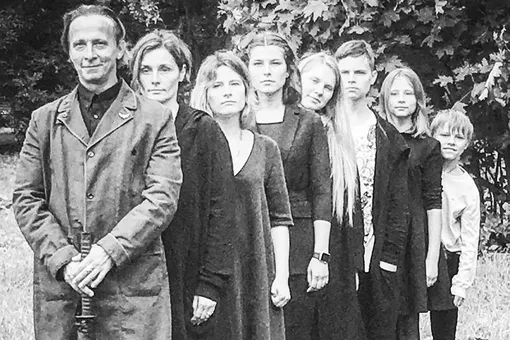 Многодетный отец Иван Охлобыстин поделился фотографией своей большой семьи Многодетный отец Иван Охлобыстин поделился фотографией своей большой семьи