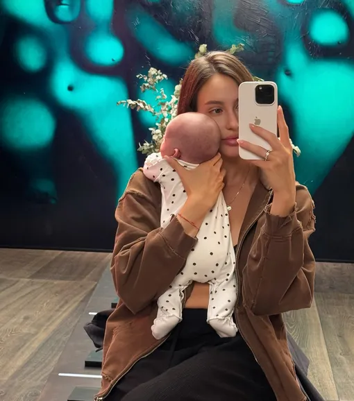 Валентина Иванова с маленькой дочерью Валентина Иванова с маленькой дочерью