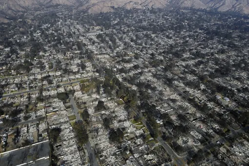 Пожары уничтожили целые районы и города в Калифорнии