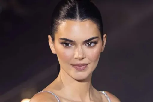 Кендалл Дженнер в соблазнительном образе танцовщицы из фильма «Мулен Руж» появилась на Vogue World 2025