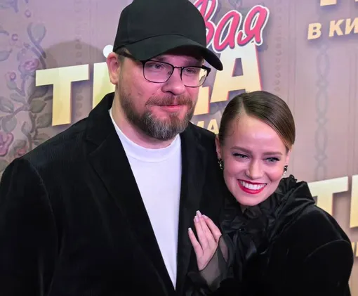 Супруги Гарик Харламов и Катерина Ковальчук на красной дорожке Супруги Гарик Харламов и Катерина Ковальчук на красной дорожке