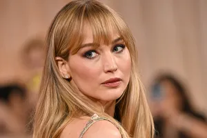 Дженнифер Лоуренс в прозрачном платье без белья появилась на «Золотом глобусе-2026» Дженнифер Лоуренс в прозрачном платье без белья появилась на «Золотом глобусе-2026»