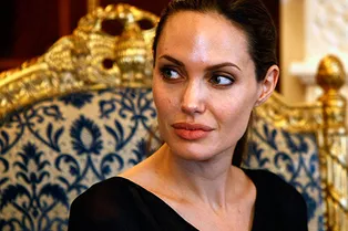 Анджелина Джоли боится, что дети повторят безумства ее молодости Анджелина Джоли боится, что дети повторят безумства ее молодости