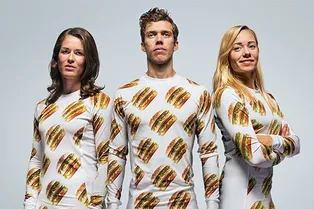 McDonald's запустил линию одежды McDonald's запустил линию одежды