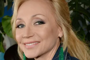 «Окрыленная любовью!»: Кристина Орбакайте в шелковом кардигане произвела фурор