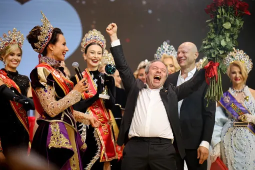 Дмитрий Куклачев вышел не сцену поздравить жену Дмитрий Куклачев вышел не сцену поздравить жену