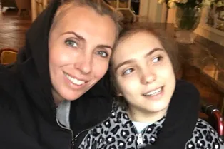 «Дочка просто сияет»: Светлана Бондарчук показала 20-летнюю Варвару