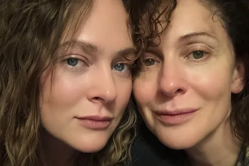 Эмигрантка вернулась: Ксения Раппопорт приехала к задержанной с наркотиками в аэропорту дочери Аглае Тарасовой Эмигрантка вернулась: Ксения Раппопорт приехала к задержанной с наркотиками в аэропорту дочери Аглае Тарасовой