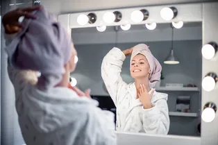 Как убрать кольца Венеры и «техношею» без инъекций: твой 14-дневный план домашнего омоложения