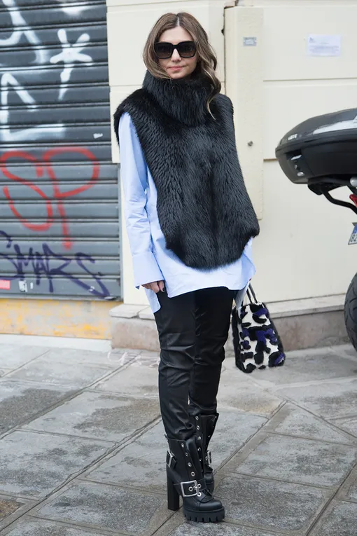 модные образы с кожаными брюками