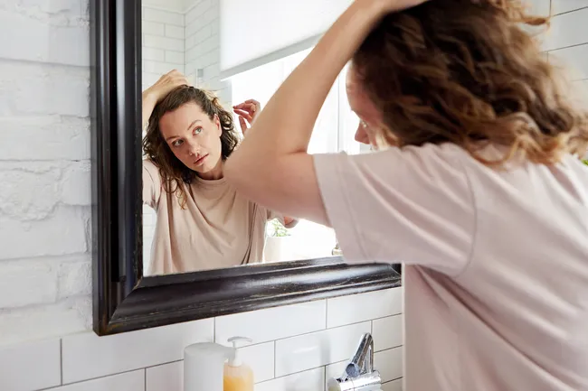 Начни с мытья головы: 5 хитрых способов продлить стойкость укладки без чрезмерного стайлинга