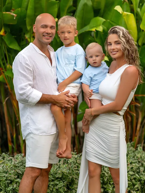 Андрей и Кристина Черкасовы с сыновьями