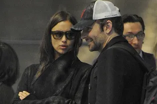 Папарацци застали Ирину Шейк и Брэдли Купера вместе в Париже Папарацци застали Ирину Шейк и Брэдли Купера вместе в Париже