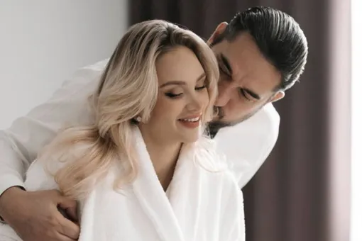 Молодая жена Курбана Омара подшутила над ним после родов Молодая жена Курбана Омара подшутила над ним после родов