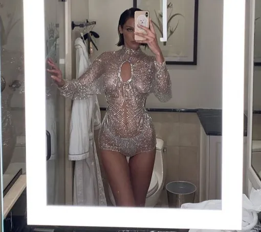 Девушка дала возможность рассмотреть ее фигуру