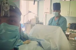 Хирург, которого обвинили в незаконной трансляции операции, обвинил СМИ во лжи