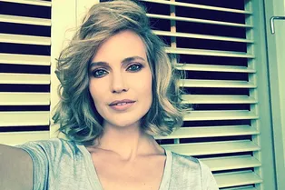 Поклонники переживают за брак Глюкозы из-за ее намеков на проблемы с мужем Поклонники переживают за брак Глюкозы из-за ее намеков на проблемы с мужем