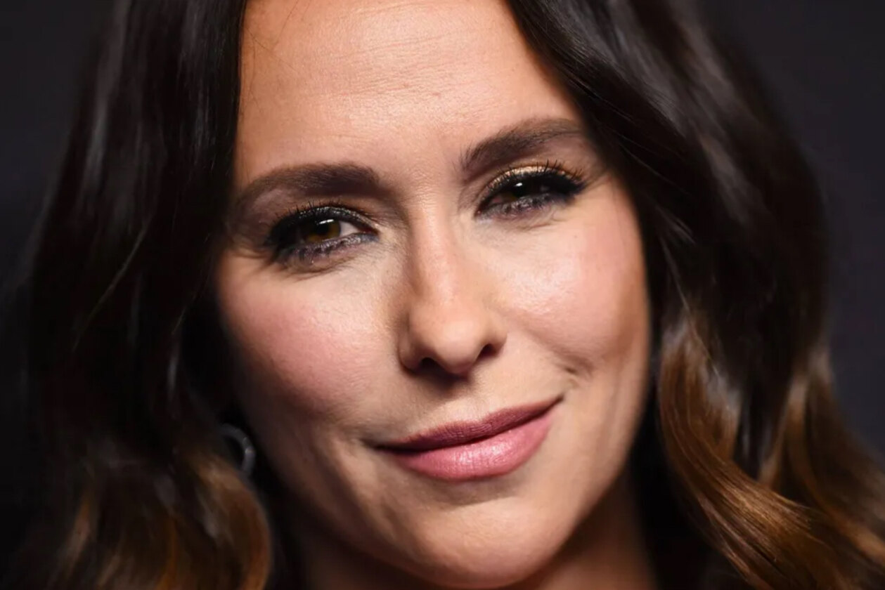 Дженнифер Хьюиттпен жыныстық қатынасқа түседі