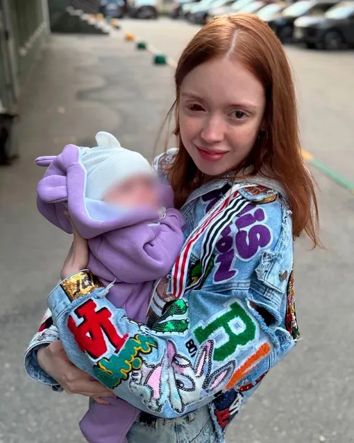 Арина Алибасова с дочерью