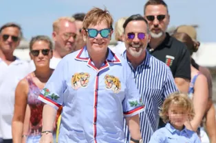 Элтон Джон с мужем и детьми проводит каникулы в Сен-Тропе Элтон Джон с мужем и детьми проводит каникулы в Сен-Тропе
