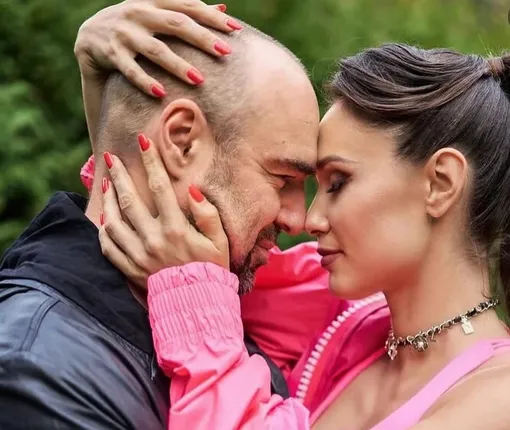 Роман и Елена Товстик расстались год назад Роман и Елена Товстик расстались год назад