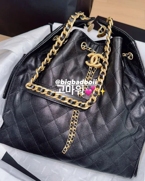 Хёна показала ценный подарок от Ён Джун Хёна