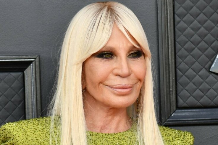 «Была свергнута ужасным образом»: Донателла Версаче покинула пост главы Versace из-за сговора
