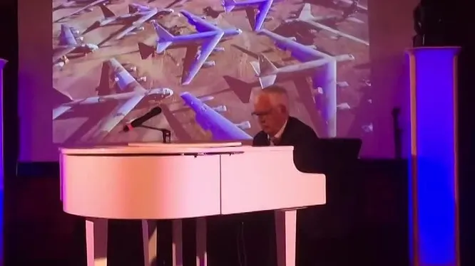 Нажми и смотри