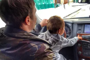 Алексей Чадов посадил полуторагодовалого сына за руль Infinity Алексей Чадов посадил полуторагодовалого сына за руль Infinity