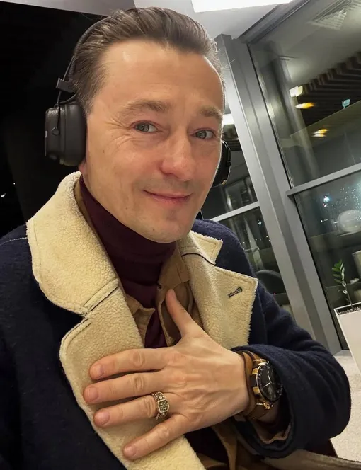 Сергей Безруков потребовал запретить продажу карнавальных масок с его лицом