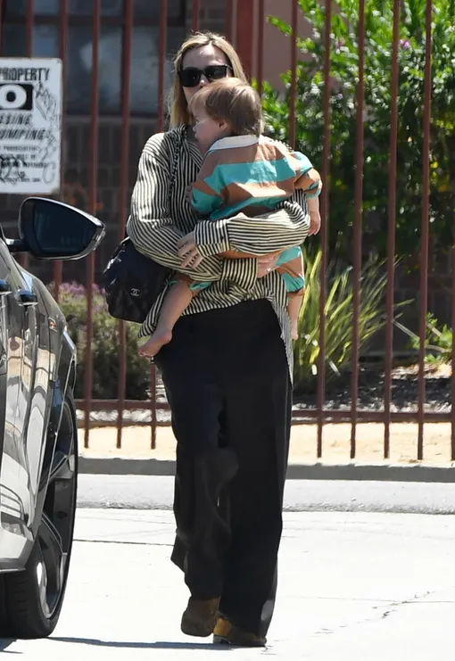 Марго Робби с сыном в Лос-Анджелесе