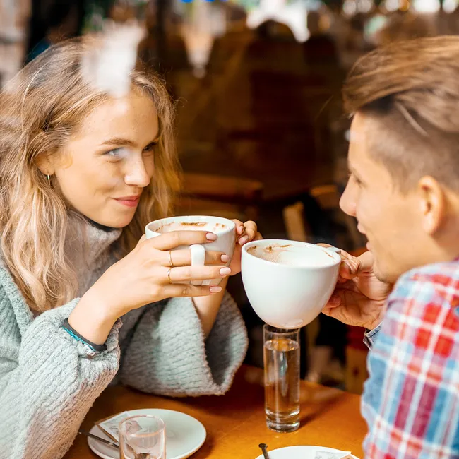 Прямо сказано не было: почему невербальное общение важно в отношениях