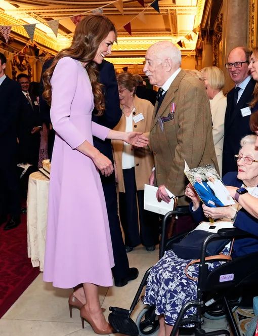 Кейт Миддлтон выбрала яркий образ