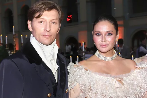 «Из роддома выходит»: Ляйсан Утяшева трогательно обратилась к Павлу Воле по важному поводу «Из роддома выходит»: Ляйсан Утяшева трогательно обратилась к Павлу Воле по важному поводу