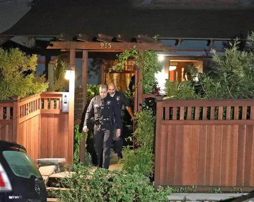 Пренелл Руссо семь раз приходил к дому Билли Айлиш. Певице приходилось вызывать полицию Пренелл Руссо семь раз приходил к дому Билли Айлиш. Певице приходилось вызывать полицию