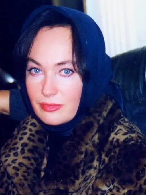 Лариса Гузеева с молодости любит носить платки и шубы