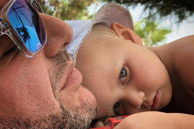 Максим Виторган умилил поклонниц нежной фотографией с сыном на Кипре Максим Виторган умилил поклонниц нежной фотографией с сыном на Кипре