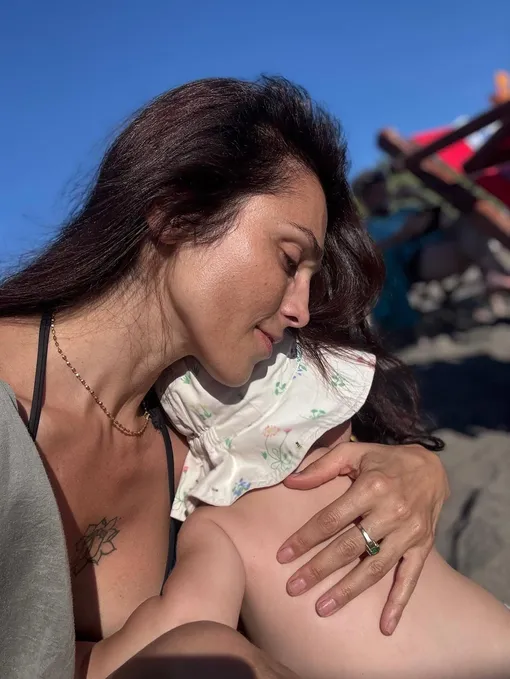 Сати Казанова стала матерью в 41 год