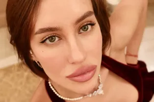 Беременная невеста Тимати показала изменившуюся фигуру в облегающем розовом платье без белья Беременная невеста Тимати показала изменившуюся фигуру в облегающем розовом платье без белья