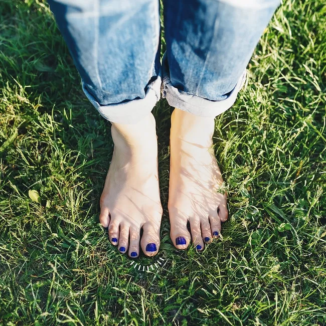 Как правильно носить гель-лак на ногах: все подводные камни долгосрочного педикюра