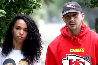 «Заставлял меня спать голой»: Шайя Лабаф оскорблял экс-возлюбленную в постели