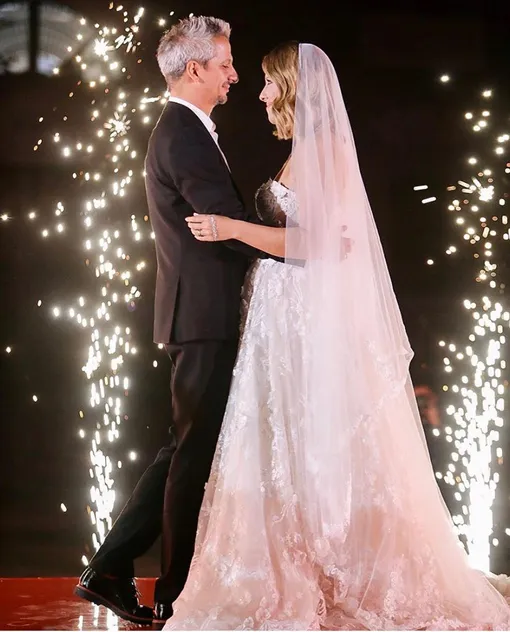 Недавно пара сыграла свадьбу