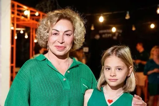 «Мой сын полностью обеспечивает Алису и Ратмира»: мама Тимати рассказала, как ее сын помогает бывшим возлюбленным «Мой сын полностью обеспечивает Алису и Ратмира»: мама Тимати рассказала, как ее сын помогает бывшим возлюбленным