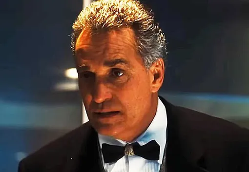 Майкл ДеЛано в фильме «Одиннадцать друзей Оушена»