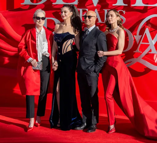 Мерил Стрип, Энн Хэтэуэй, Стэнли Туччи и Эмили Блант на премьере