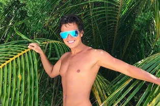 Прохор Шаляпин показал себя в плавках на Мальдивах Прохор Шаляпин показал себя в плавках на Мальдивах