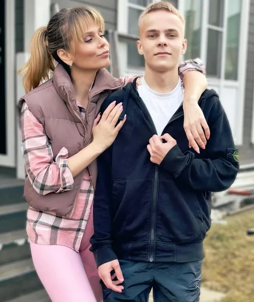 Ксения Новикова с младшим сыном Ксения Новикова с младшим сыном